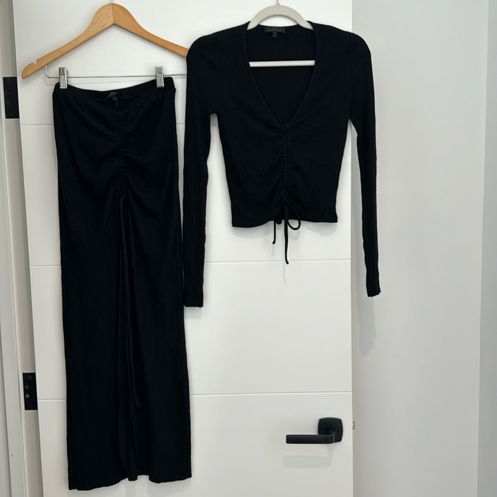 The range skirt and top set